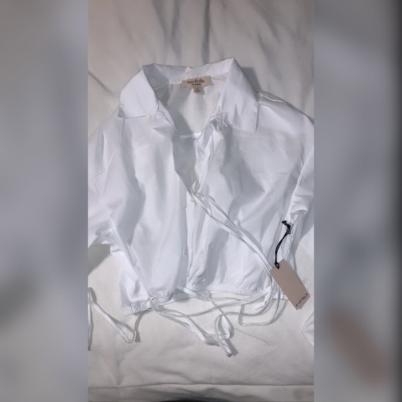 NWT white crop top - Picture 2 of 2